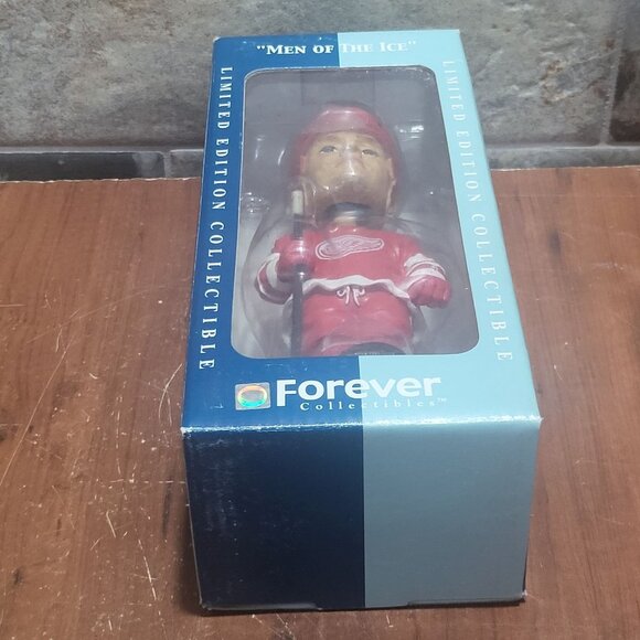 Sergei Fedorov NHL Bobblehead Doll Men of the Ice Collection 2001 Detroit Red Wi - Picture 4 of 10